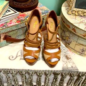 Strappy High Heeled Sandals -Tan